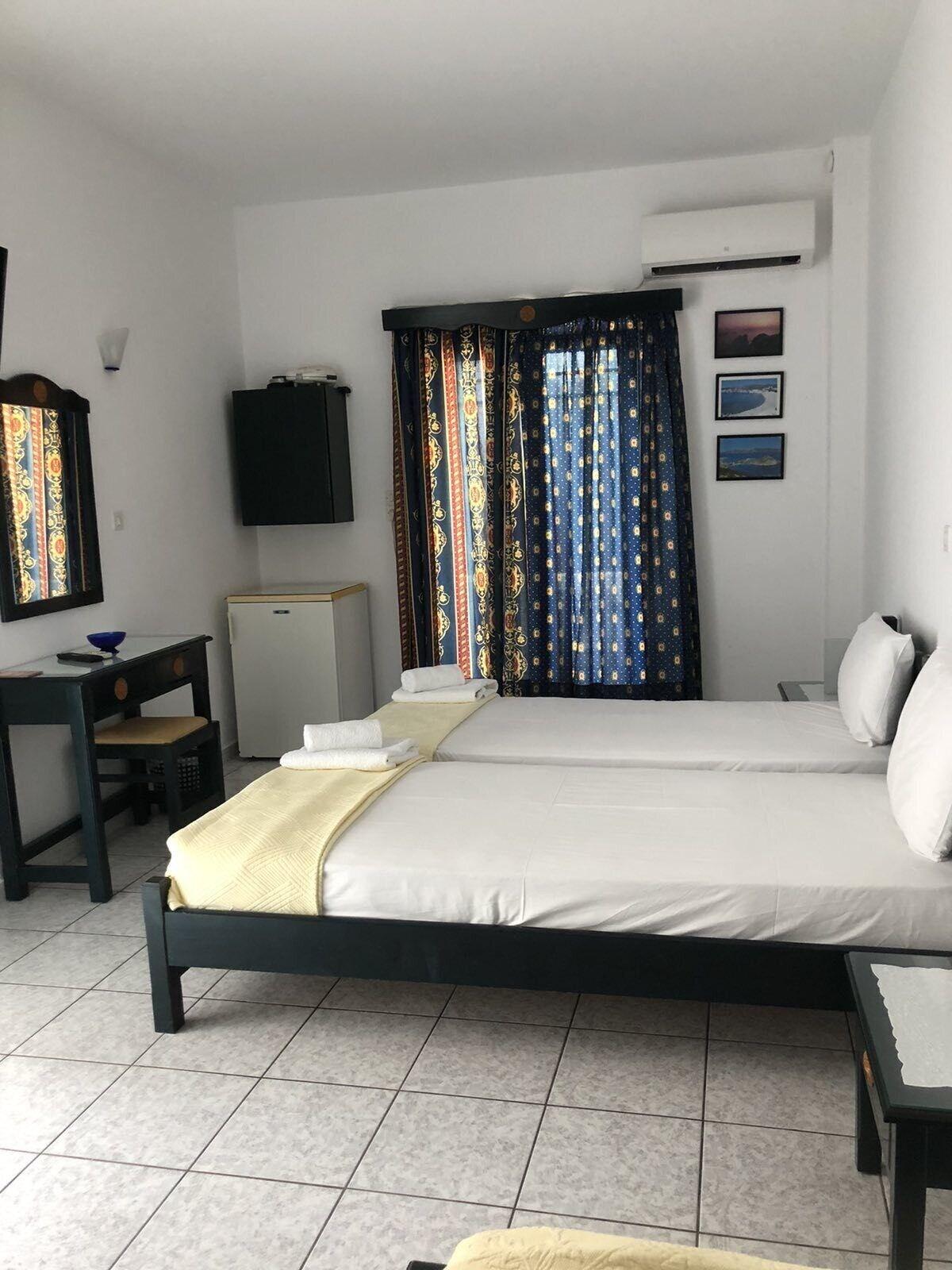 Anna Zisimos Hotell Adámas Eksteriør bilde